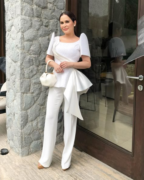 @jinkeepacquiao in #michaelleyva for 17th Congress at the Senate #sona2018 ❤️❤️❤️ make up b Ninang Outfit, Barong For Women, Modern Filipiniana Outfit, Terno Filipiniana, Outfit Ideas For Graduation, Filipiniana Outfit, Filipiniana Modern, Filipino Traditional Clothing, Modern Barong