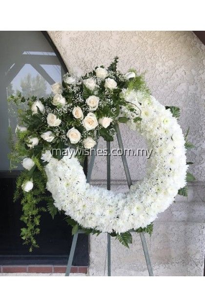 Wreaths For Funerals, White And Pink Roses, Pink Wreath, Memorial Flowers, White Wreath, Sympathy Flowers, Flowers Online, Arte Floral, Ikebana