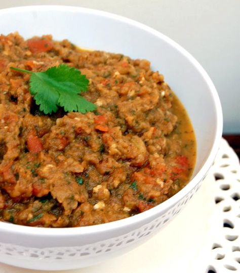 Zaalouk - Morrocan Eggplant & Tomato Dip - I found the eggplant a little hard to manage bc I'd never used it before. I used canned tomatoes and one can per 2lbs of eggplant was perfect. Overall delicious and would make again! Also skipped the fresh herbs here but I didn't notice them missing. Was delicious as a wrap for lunch in a whole wheat tortilla Moroccan Zaalouk, Roasted Bread, Moroccan Eggplant, Eggplant Dip Recipes, Eggplant Spread, Tomato Spread, Eggplant Caviar, Recipe Eggplant, Healthy Eggplant