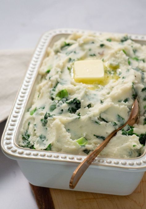 Traditional Irish Colcannon Recipe Dinner Mashed Potatoes, Fast Family Dinners, Irish Sausage, Irish Colcannon, Irish Bacon, Potatoes And Kale, Colcannon Recipe, Irish Recipes Authentic, Irish Dishes