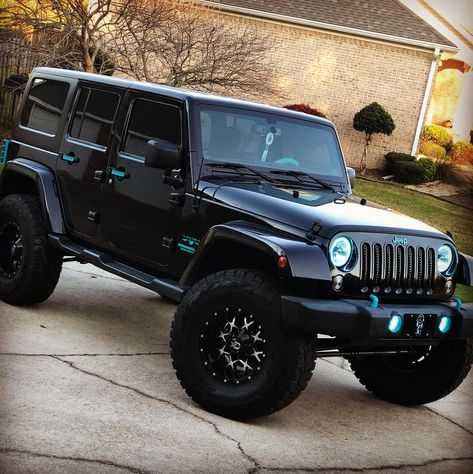 Jeep with Turquoise #jeepwrangler #turquoise #jeep #sahara Black And Blue Jeep Wrangler, Jeep Sahara Accessories, Cute Jeep Accessories, Girl Jeep Wrangler, Turquoise Jeep, Cool Jeeps Wrangler, Jeep Customization, Cool Jeep Accessories, Jeep Hacks