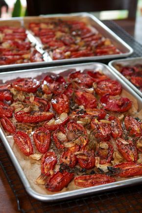 Roast Tomato Recipes, Pasta With Roasted Tomatoes And Garlic, Food Mill Recipes, Tomato Passata Recipe, Passata Recipes, Passata Sauce, Roasted Tomatoes And Garlic, Roasting Tomatoes, Tomato Passata