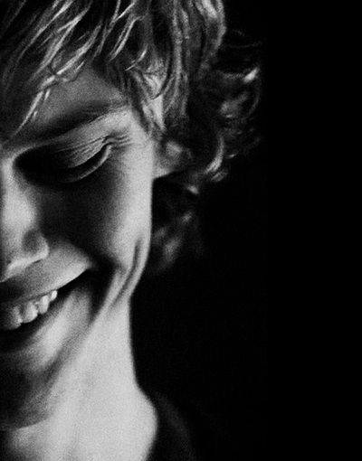 Evan Peters...dat smile ;P Evan Peters American Horror Story, American Horror Stories, Tate And Violet, American Horror Story 3, Smile Images, Tate Langdon, Alexander Skarsgård, City Of Bones, Evan Peters