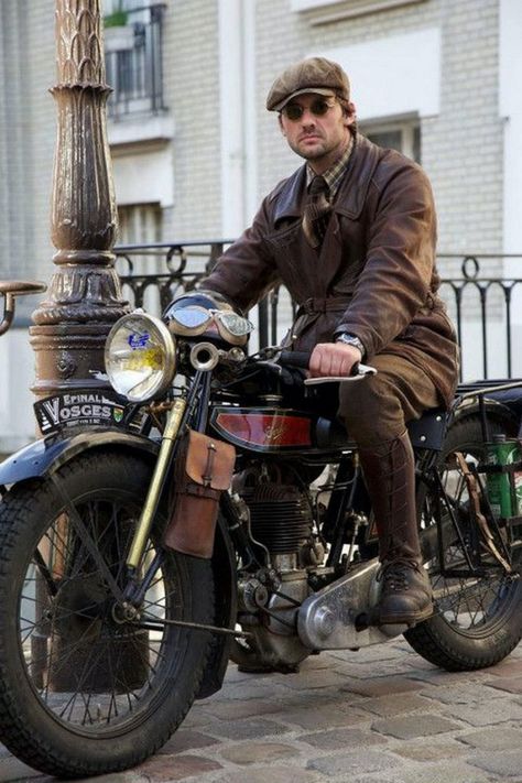 Daily Man Up (26 Photos) – Suburban Men Man Biker Style, Vintage Inspired Outfits Men, Gentleman Motorcycle Style, Vintage Style Motorcycle, Vintage Motorcycle Outfit For Men, Man Riding Motorcycle, Men’s Motorcycle Fashion, Vintage Biker Style, Adventure Artwork