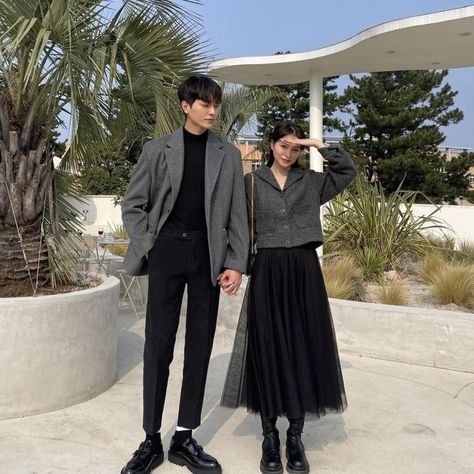 Couples Dresses Matching Casual, Couple Outfits Formal, Classy Couple Outfits, Matchy Outfit Couple Casual, Couple Outfit Ideas Matching, Matching Couple Outfits Black People, Couple Outfits Black, Couple Formal Outfits, Couple Clothes Matching