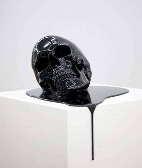 I want a melting skull sculpture!!! Creation Art, Black Skull, Metal Girl, Black Skulls, Keep It Real, Sculpture Installation, Skull And Bones, Memento Mori, Skull Art