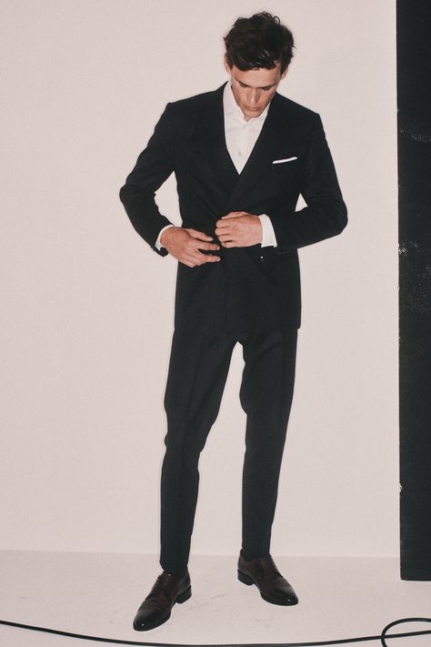 Flannel navy stripe suit.
Autumn/Winter 2020 by Café Costume Man Cocktail Outfit, Men Cocktail Attire Wedding, Semi Formal All Black, Christmas Bday Party, Old Skool Wallpaper, Dress Code Cocktail, Etiquette Dinner, Nye Party Outfit, Wedding Guest Dress Code