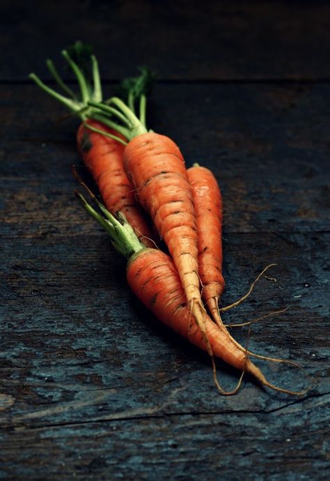 Vegetables Photography, Dark Food Photography, Food Photography Inspiration, Fruit Photography, Food Photography Styling, Vegetarian Recipes Healthy, Fruit And Veg, Beautiful Food, Fruits And Veggies