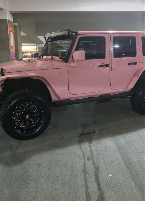 Light Pink Jeep Wrangler, Jeep Wrangler Pink Interior, White Jeep With Pink Accents, Pink Jeep Aesthetic, Light Pink Jeep, Jeep Interior Ideas, Pink Jeep Accessories, Pink Chevy Trucks, Pink Steering Wheel