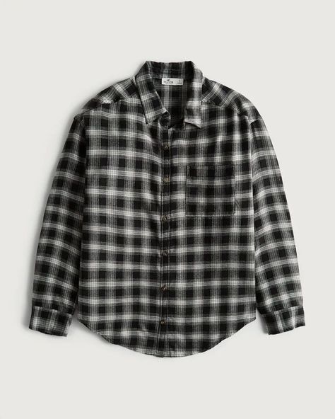 size L Oversized Flannel Shirt, Colorful Wardrobe, Black Plaid Shirt, Womens Flannel Shirt, Oversized Flannel, Hollister Tops, Soft Flannel, Black Plaid, Flannel Shirt