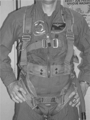 PCU-56/P ejection seat parachute harness. www.sciencedirect.com Pilot Inspiration, Grian Cosplay, Parachute Harness, Ww2 Pilot, Au Inspiration, Reference Clothes, Flight Suits, Ejection Seat, Leg Harness