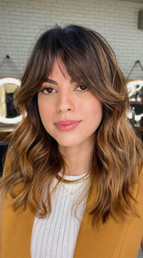 Balayage Shaggy Hair, Shag Balayage Brunette, Caramel Shag Hair, Highlights Brown Hair Curtain Bangs, Brown Shag Haircut With Highlights, Brunette Balayage Hair With Curtain Bangs, Curtain Bangs Highlights Brown Hair, Caramel Balayage With Bangs, Shaggy Balayage