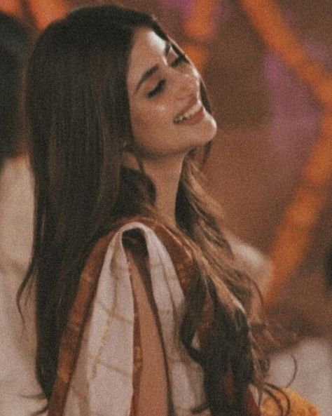 Arabian Princess, Indian Princess, Sajal Ali, Indian Photoshoot, Stylish Photo Pose, Fashion Photography Poses, Indian Aesthetic, Princess Aesthetic, Aesthetic Women