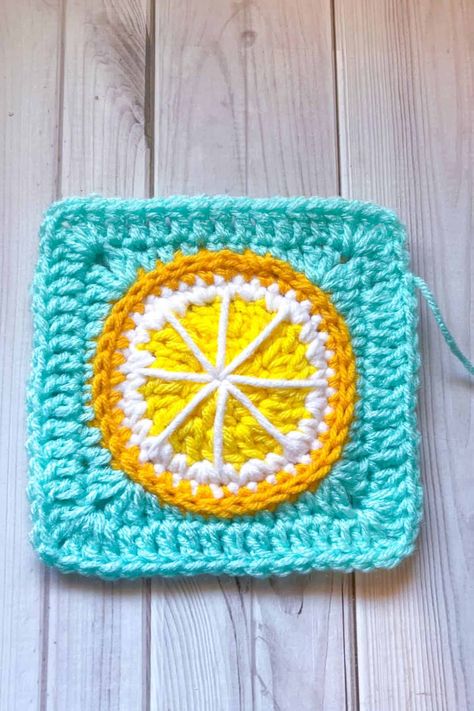 Lemon Granny Square Crochet Pattern - thecaffeinatedsnail.com Summer Granny Square Pattern, Motif Granny Square, Crochet Square Free Pattern, Colorful Granny Square, Pie Granny Square, Watermelon Granny Square, Half And Half Granny Square, Food Granny Square, Granny Square Fruit Pattern