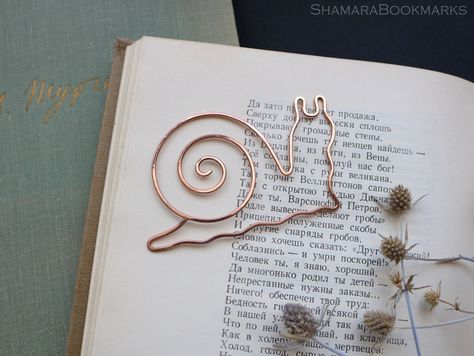 Wire Creatures, Bead Bugs, Wire Animals, Wire Bookmarks, Gifts 2021, Wire Projects, Barb Wire, Notebook Accessories, Steel Stamp