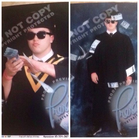 23 Graduation Photos That Are Just Awesome - Funny Gallery Graduation Pictures Business, Funny Graduation Photos, Funny Graduation Pictures, Business Major, Love Anniversary Quotes, Graduation Funny, Graduation Photoshoot, Graduation Photo, Kids Photoshoot