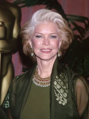 Pictures & Photos of Ellen Burstyn Ellen Burstyn, Older Women's Hairstyles, Requiem For A Dream, Grey Hair Inspiration, Crop Hair, Beautiful Gray Hair, Short Grey Hair, Beverly Hilton Hotel, Pennsylvania Dutch