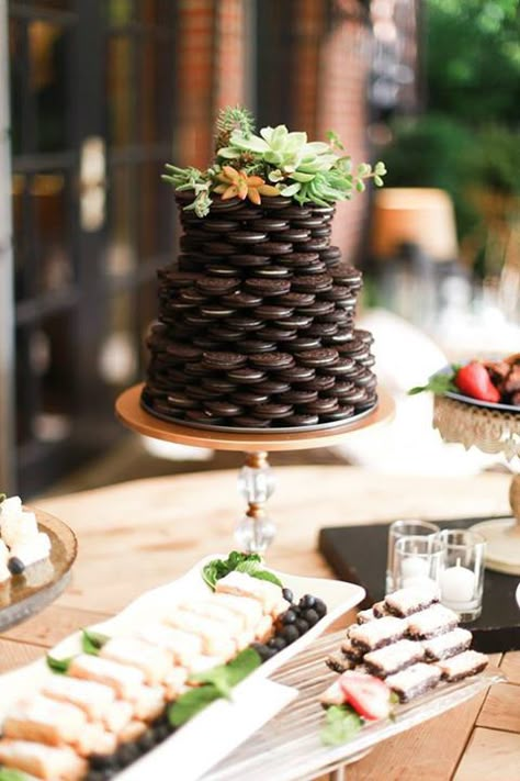 Oreo Cookie Wedding Cake, Oreo Wedding Cookies, Oreo Stacked Cake, Oreo Cookie Display Ideas, Oreo Grooms Cake, Oreo Display Ideas, Cookie Stack Birthday Cake, Cookie Stack Cake, Oreo Platter