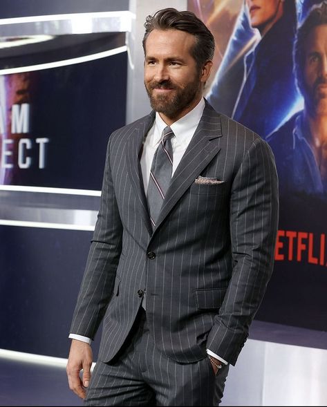 Ryan Reynolds Suit, Ryan Reynolds Style, Smart Business, Business Formal, Ryan Reynolds, Ryan Gosling, Men's Fashion, Suit Jacket, Mens Outfits