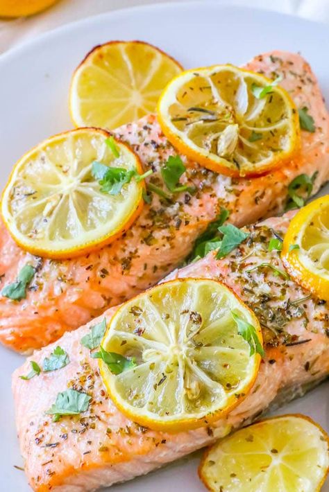 Easy Air Fryer Lemon Garlic Salmon Recipe - Sweet Cs Designs Fresh Salmon Recipes, Garlic Air Fryer, Easy Baked Pork Chops, Baked Ranch Chicken, Lemon Garlic Salmon, Chicken Wing Recipes Baked, Air Fryer Salmon, Lobster Recipes Tail, Recipe Salmon