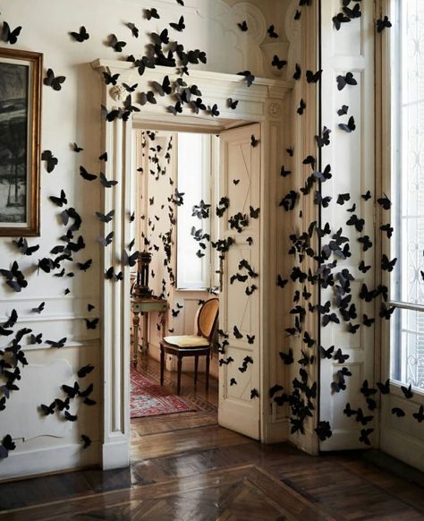 Black Butterflies, Classy Halloween, Halloween Party Dinner, Chic Halloween, Halloween Dinner, Fall Halloween Decor, Gothic Decor, Halloween Inspiration, Halloween Deco