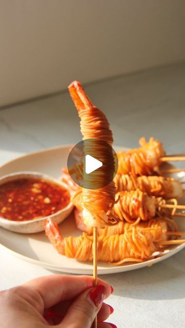 Sophia 🧿 Brooklyn | Grand Rapids on Instagram: "I had sooo much fun making these!! They’re just soo cute. 👁️👅👁️  Wonton noodle wrapped shrimp on a stick with sweet chilli sauce. A mouthful - in more than one way!  Ingredients:  10-12 large shrimp 🍤  1/2 pack wonton noodles  Oil for frying   Seasoning: 1 tsp each: MSG White pepper powder  Red pepper powder  Onion powder  Garlic powder  Salt to taste 👅   Instructions / method / recipe: 1. You should start by seasoning the shrimp with all the spices listed in the caption. I got over excited about the threading so I did that first and realized I didn’t season them until I was half way through.  2. THEN thread the shrimp on to skewers- do this by poking small skewers through the body of the shrimp from the head to the tail.  3. Unwrap won Shrimp On A Stick, Wrapped Shrimp, Wonton Noodles, List Of Spices, Large Shrimp, Sweet Chilli Sauce, Fried Shrimp, Pepper Powder, Sweet Chilli