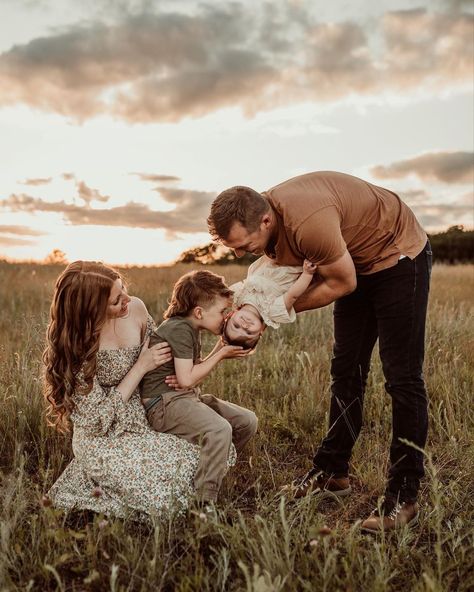 Family Of 4 Photoshoot Ideas, Family Session Poses, Outdoor Family Photoshoot, Spring Family Pictures, Fam Pics, Hidden Doors, Family Photoshoot Poses, Barking Dog, Fall Family Portraits