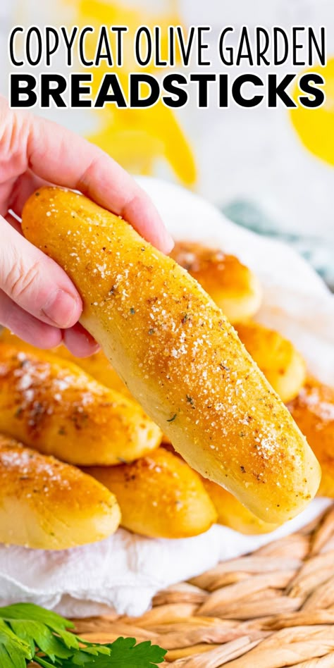 Enjoy warm buttery Copycat Olive Garden Breadsticks at home, anytime you want! This simple recipe will have you baking batch after batch! #BreadBoozeBacon #copycat #olivegarden #breadsticks #paremsan #butter #garlic #italianseasoning #sidedish #comfortfood #itaianfood #kidapproved Copycat Olive Garden Breadsticks, Garlic Breadsticks Recipe, Olive Garden Breadsticks, Homemade Breadsticks, Copycat Recipes Olive Garden, Bread Booze Bacon, Copycat Olive Garden, Bread Toppings, Seasoned Butter