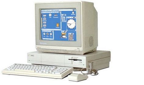 The Amiga turns 30—“Nobody had ever designed a personal computer this way” | Ars Technica Commodore Computers, Carl Sagan Cosmos, Alter Computer, Old Computer, Apple Macintosh, Computer History, Radio Shack, Old Computers, Home Computer