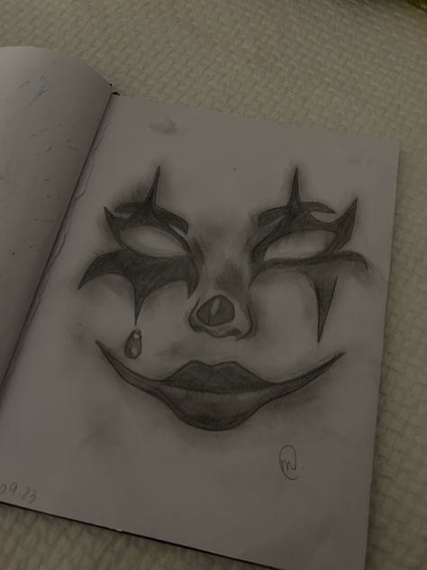 Pencil Art Drawings Halloween, Monster Drawing Ideas Scary, Drawing Ideas Hollowen, Drippy Lips Drawing, Scary Simple Drawings, Drawings Of Ghost Face, Monster Faces Drawings, Aesthetic Drawings To Put On Your Wall, Michael Myers Drawings