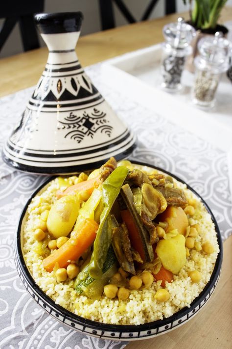 Original Moroccan Couscous Recipe Moroccan Cous Cous, Moroccan Chicken And Couscous, Moroccan Couscous Tagine, Moroccan Chicken And Couscous Recipes, Moroccan Foods, Moroccan Recipe, Moroccan Tagine Recipes, African Meals, Couscous Royal