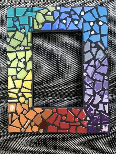 Tile Mirror Frame, Mosaic Frames, Sicis Mosaic, Mosaic Mirror Frame, Mosaic Tiles Crafts, Mirror Pattern, Mosaic Art Diy, Hand Painted Frames, Diy Mosaic