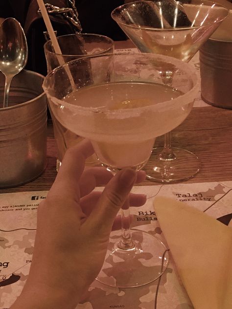 Margarita Night Aesthetic, Margarita Drink Aesthetic, Margarita Aesthetic, Margarita Night, Cocktail Margarita, Margarita Drink, Haunting Adeline, Margarita Cocktail, Aesthetic Tumblr