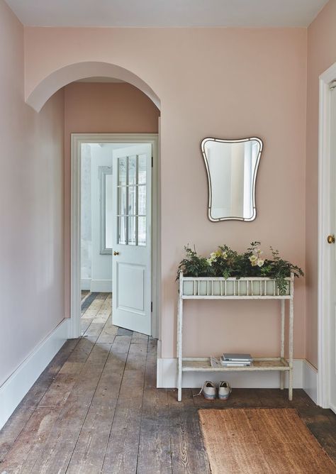 Farrow & Ball pink hallway Pink Hallway Ideas, Pink Hallway, Setting Plaster, Farrow Bal, Hallway Paint, House Beautiful Magazine, Hallway Inspiration, Colour Consultant, The Home Edit