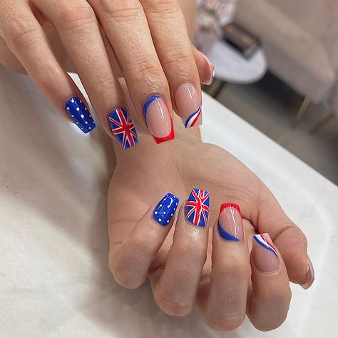 Uk Flag Nail Art, British Flag Nail Art, Nail Art Flag Design, Union Jack Nail Art, England Flag Nails, New Zealand Nails Design, British Nail Art, London Marathon Nails, London Nails Ideas