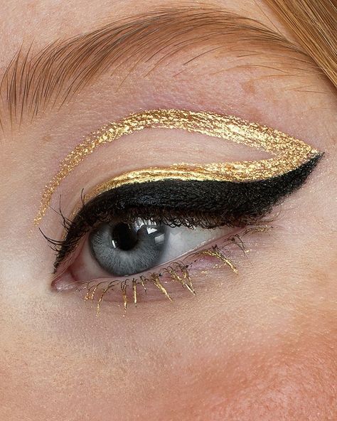 Vegan And Cruelty Free Makeup, Black Makeup Looks, Black Eyeliner Makeup, Metallic Eyeliner, Black And Gold Aesthetic, Gold Eyeliner, Make Up Gold, Lip Sticks, Eyeliner Set