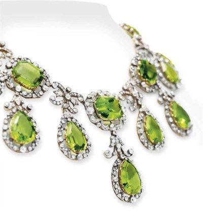 Diamond Necklace Designs, Peridot Jewelry, Peridot Pendant, Peridot Necklace, Diamond Necklace Set, Green Stones, Diamond Jewelry Necklace, Elegant Necklace, Antique Necklace