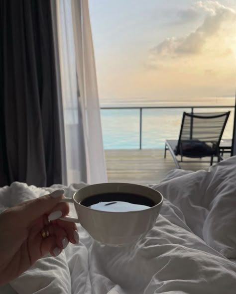 Beach Morning Routine, Coffee On The Beach, The Beach Aesthetic, Travel Video Ideas, Cozy Sunday, Sunrise Photos, Beach Hotel & Resort, Vision Board Inspiration, Beautiful Bouquet Of Flowers