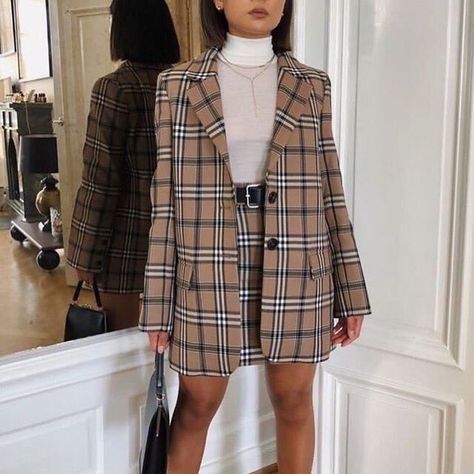 job interview outfit ideas on We Heart It Goth Outfit, Chique Outfits, Outfit Chic, Spring Summer Trends, Plaid Coat, Inspiration Mode, Fashion Mode, Mode Inspiration, Looks Vintage