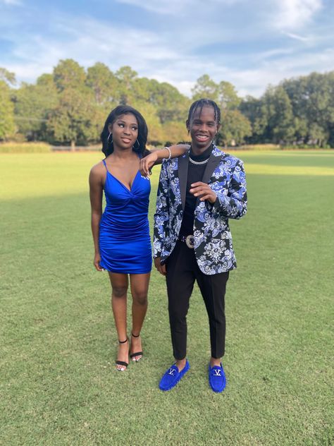 blue and black homecoming @k.kalnnn on instagram Homecoming Couple, Iphone And Laptop, 1989 Aesthetic, Laptop Wallpapers, Aesthetic Fall, Fall Aesthetic, Blue And Black, Black People, Homecoming Dresses