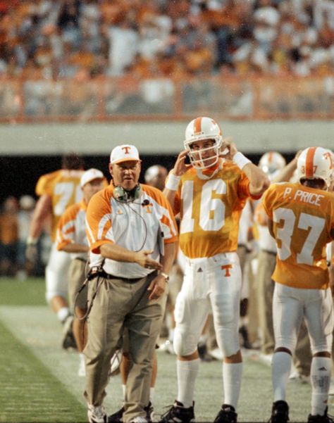 Phillip Fulmer was great for Tennessee football... he played here... he coached here... he is a true VOL... Tennessee College Football, Understanding Football, Univ Of Tennessee, Tennessee Vols Football, Vols Football, Ut Football, Rocky Top Tennessee, Tennessee Volunteers Football, Tn Vols