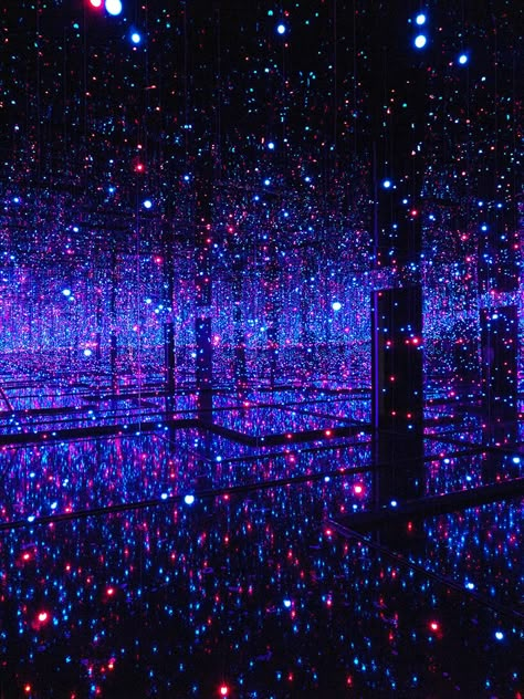 two yayoi kusama infinity mirror rooms are coming to tate modern this spring Mirrored Room, Tate Modern Museum, Infinity Mirror Room, Infinity Room, Art Connection, Mirror Room, Mirror Installation, Infinity Mirror, Yayoi Kusama