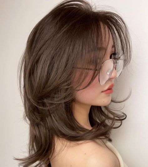 Korean Hairstyles, Layered Haircuts For Medium Hair, Medium Long Hair, Haircuts For Medium Hair, Haircuts Straight Hair, 짧은 머리, Shoulder Length Hair, Medium Length Hair Cuts, Layered Haircuts