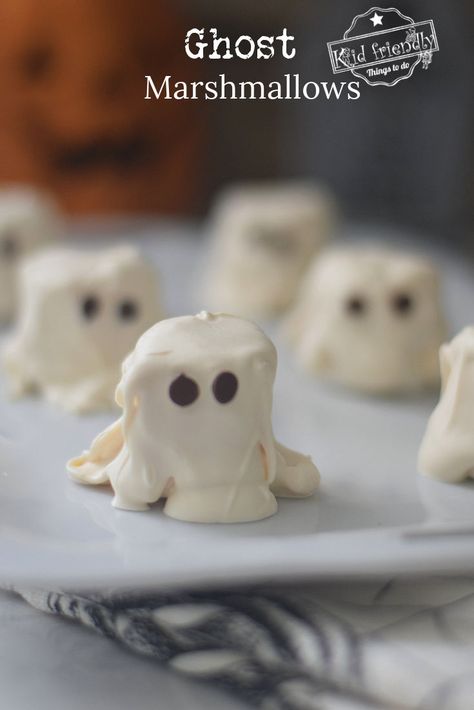 Ghost Marshmallows, Ghost Donuts, Pretzel Chocolate Bites, Marshmallow Halloween, Melting Marshmallows, Halloween Jello, Halloween Food Crafts, Fun Halloween Treats, Chocolate Covered Marshmallows