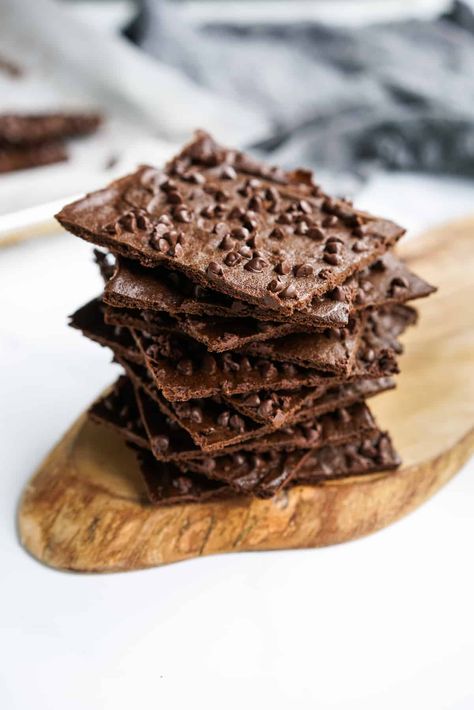 A stack of brownie brittle topped with chocolate chips Brownie Brittle Recipe, Chocolate Brownie Bites, Joyous Apron, Brownie Brittle, Baking Lessons, Homemade Brownie, How To Make Brownies, Brittle Recipes, Chocolate Chip Brownies