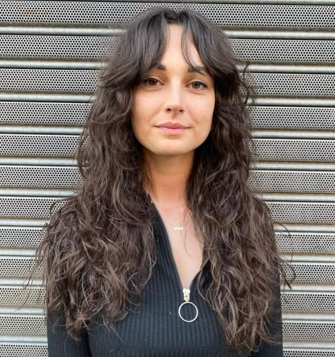 Shag Cut for Long Wavy Hair Modern Long Shag Haircut, Naturally Wavy Hair Cuts, Long Wavy Haircuts, Shag Haircut Ideas, Long Shag Hairstyles, Curly Shag Haircut, Long Curly Haircuts, Shag Cut, Natural Curly Hair Cuts