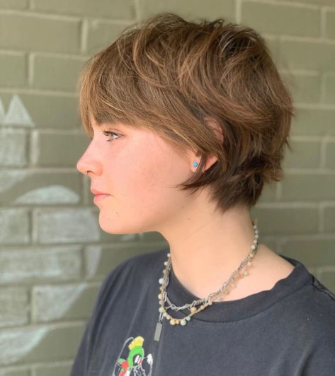 Pixie Bangs Haircut, "bixie" Haircut 2022 Fine Hair, Bixby Haircut For Women, Shaggy Pixie Cuts For Fine Hair, Feminine Mullet Straight Hair, "bixie" Haircut Straight Hair, Bixie Cut Straight, Bixie Colour Haircut, Bixie Haircut Girl