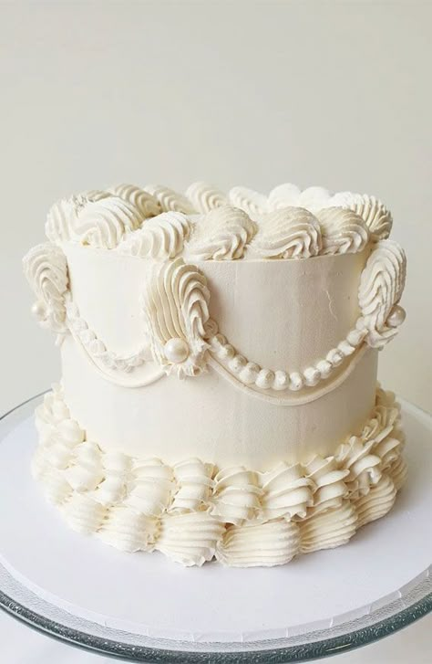 White Frosting Cake Decoration, Cake Designs White, White Cream Cake, 6inch Cake Design, Piping Wedding Cake, Wedding Cake With Piping, White Buttercream Cake Design, White Buttercream Cake, White Piped Cake