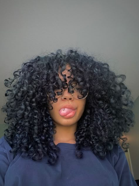 Jet Black Hair Color Curly, Blue Black Hair Color Curly, Dark Blue Hair Black Women Natural, Black Curly Dyed Hair, Black Blue Hair Curly, Curly Long Hair Black Women, Dark Blue Short Curly Hair, Blue Black Curly Hair Natural, Deep Blue Curly Hair