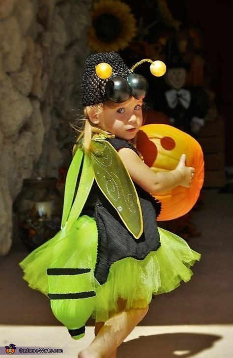 DIY Firefly Costume - 2016 Halloween Costume Contest Firefly Costume, Couples Costumes Creative, Easy College Halloween Costumes, Bug Costume, Lightning Bugs, Unique Couple Halloween Costumes, Halloween Costumes To Make, Halloween Costumes 2016, Pretty Costume